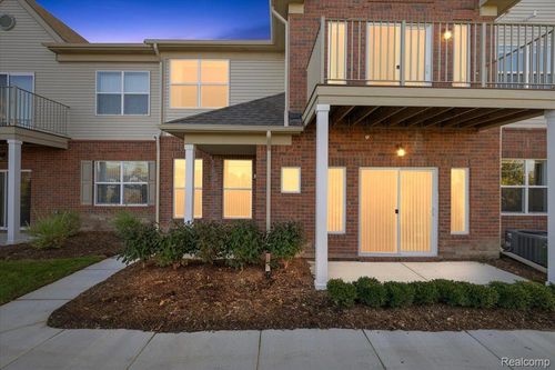 2-8280 Heywood Cir, Sterling Heights, MI, 48312-3500 | Card Image