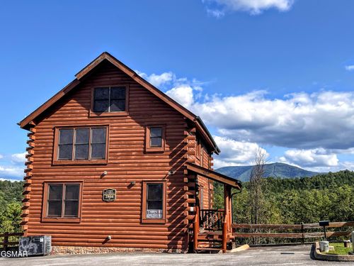 2866 White Oak Ridge Ln, Sevierville, TN, 37862-6164 | Card Image