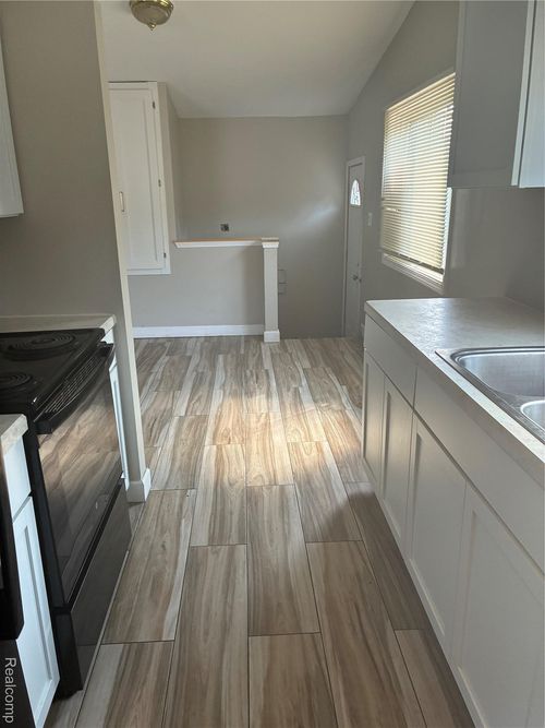 422 Kuhn St, Pontiac, MI, 48342-1942 | Card Image