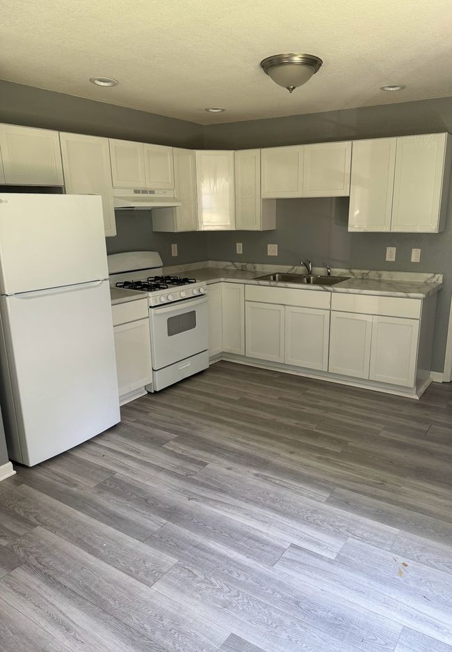 1312 N Hickory St, House other with 4 bedrooms, 2 bathrooms and 4 parking in Champaign IL | Image 12