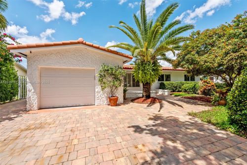 10651 Nw 21st Ct, Pembroke Pines, FL, 33026-2309 | Card Image