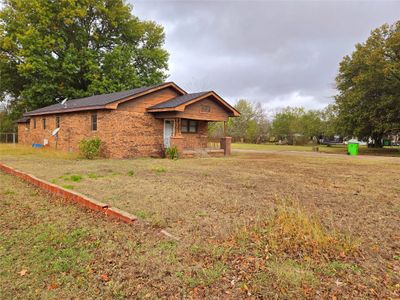 801 N 4th Street, House other with 3 bedrooms, 2 bathrooms and null parking in Okemah OK | Image 2