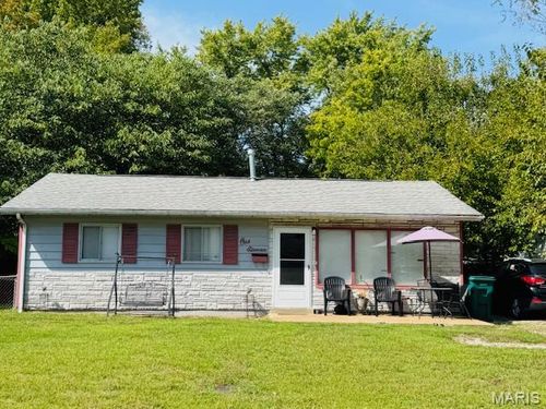 111 Saint Leo Dr, Cahokia, IL, 62206-1828 | Card Image