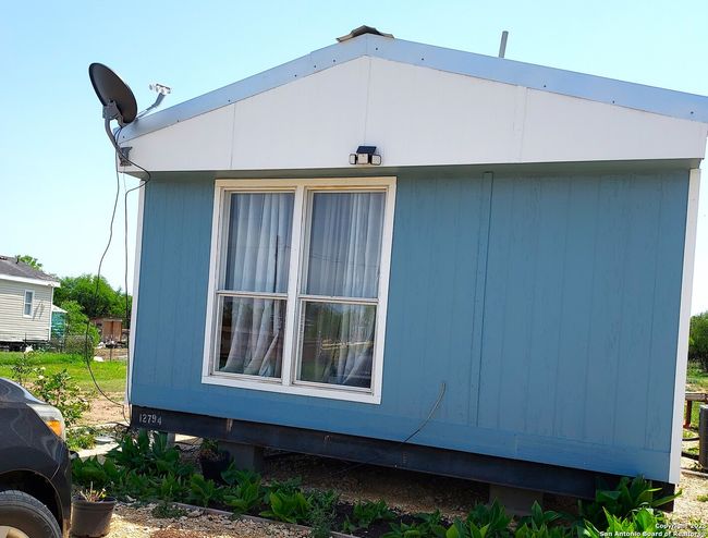 331 Forest Creek Rd, House other with 3 bedrooms, 2 bathrooms and null parking in Devine TX | Image 10