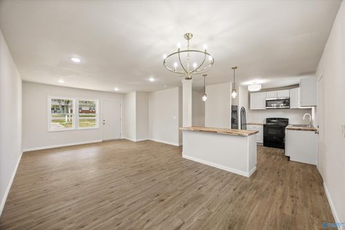 2118 Medaris Rd Nw, Huntsville, AL, 35810-2014 | Card Image