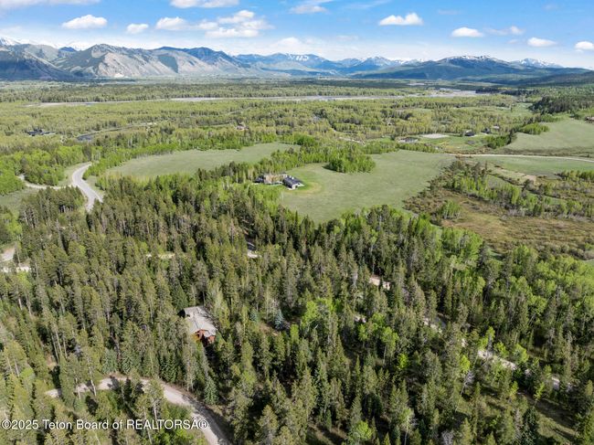 5725 Caddis Fly Dr, House other with 3 bedrooms, 4 bathrooms and null parking in Wilson WY | Image 24