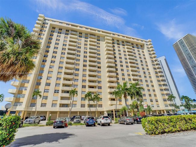 1702 - 1833 S Ocean Dr, Condo with 2 bedrooms, 2 bathrooms and null parking in Hallandale Beach FL | Image 59