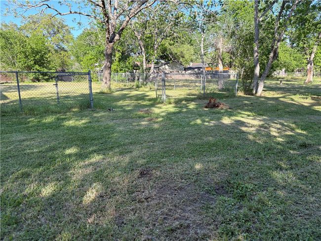 203 Dugger St, House other with 4 bedrooms, 3 bathrooms and null parking in Edna TX | Image 11