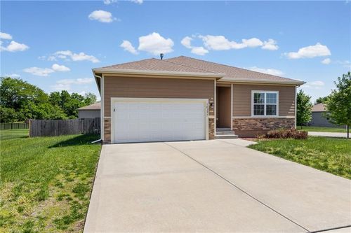 14229 S Landon St, Olathe, KS, 66061-4558 | Card Image