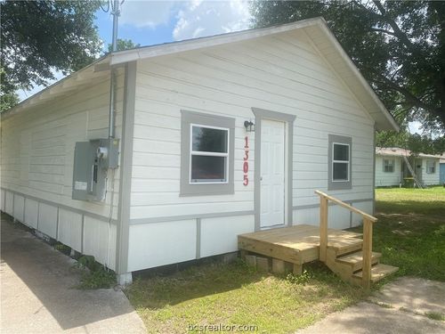 1305 New Street, Hearne, TX, 77859 | Card Image
