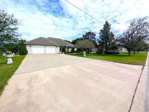 1005 E 8th Street, Cresco, IA, 52136 | Card Image