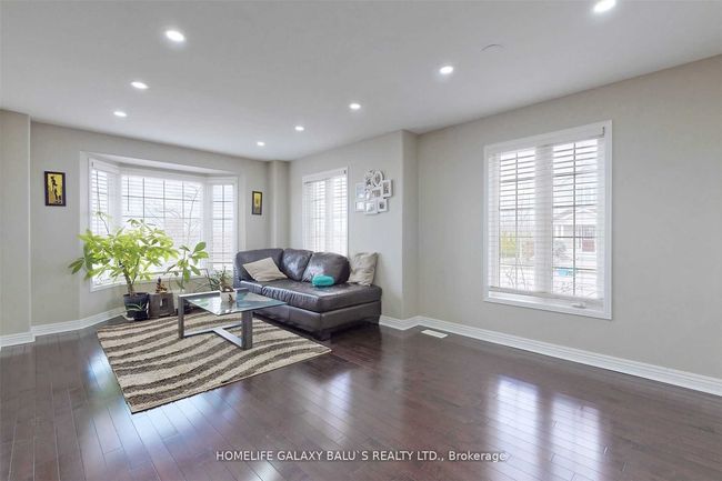 54 Decourcy Ireland Cir, House attached with 5 bedrooms, 4 bathrooms and 1 parking in Ajax ON | Image 4