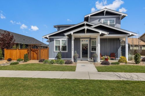 1733 Nw Hemlock Ave, Redmond, OR, 97756-2173 | Card Image