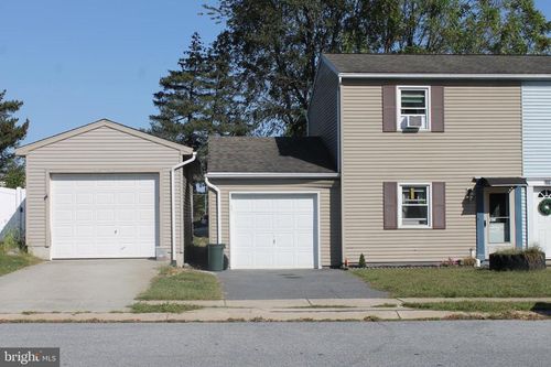 208 S Center St, Cleona, PA, 17042-3200 | Card Image