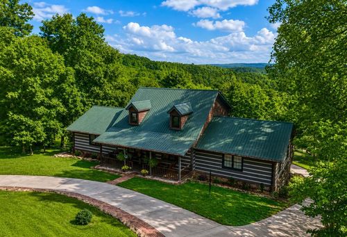 472 Mountain Dr, Livingston, TN, 38570-2133 | Card Image