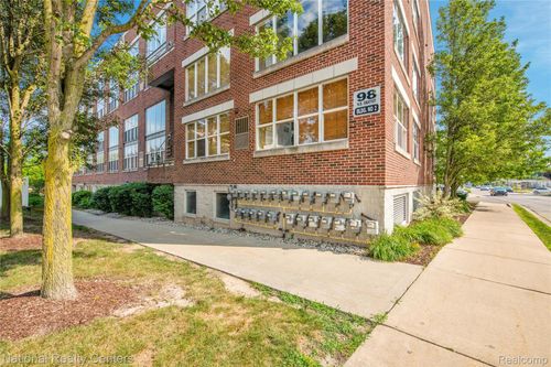 unit-29-98 Northbound Gratiot Ave, Mount Clemens, MI, 48043-2371 | Card Image