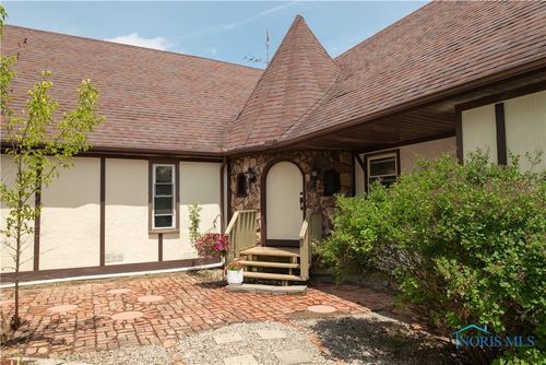 8873 County Road C, Bryan, OH, 43506-9530 | Card Image