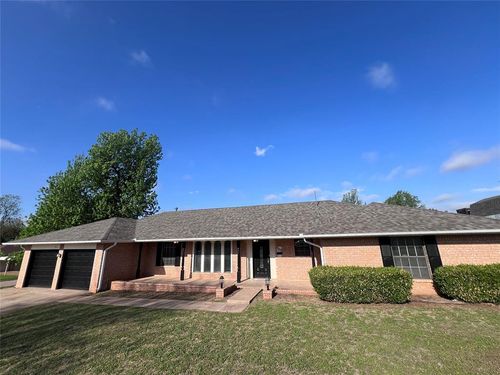 709 Glenmanor Dr, Midwest City, OK, 73110-1227 | Card Image