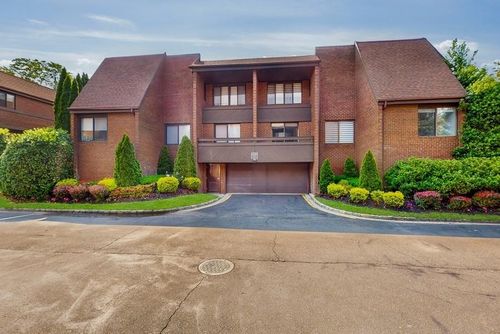 14-14 Acorn Ponds Dr, Roslyn, NY, 11576-2818 | Card Image