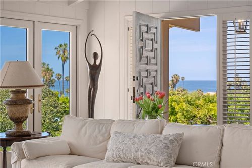 8361 Calle Del Cielo, La Jolla, CA, 92037-3033 | Card Image