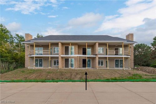 2773 Whispering Shores Dr, Vermilion, OH, 44089 | Card Image