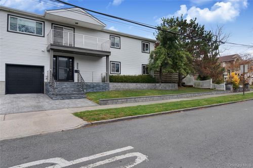 31 Healy Ave, Far Rockaway, NY, 11691-1810 | Card Image