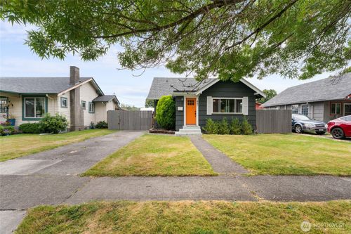 467 22nd Ave, Longview, WA, 98632-1305 | Card Image