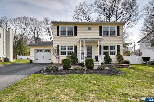 8 Loretta Lane, Jefferson Township, NJ, 07438 | Card Image