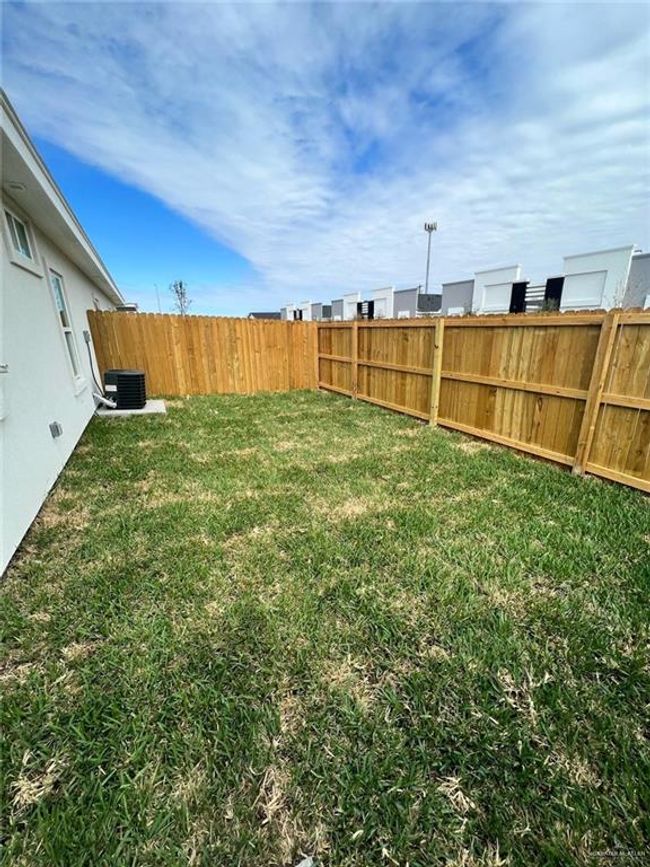 APT-2 - 3300 Frio Ave, Condo with 2 bedrooms, 2 bathrooms and 2 parking in McAllen TX | Image 10