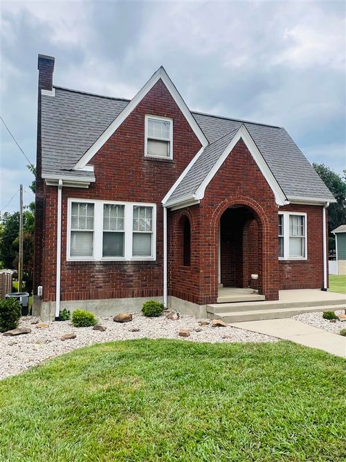 213 Hopkinsville St, Greenville, KY, 42345-1213 | Card Image