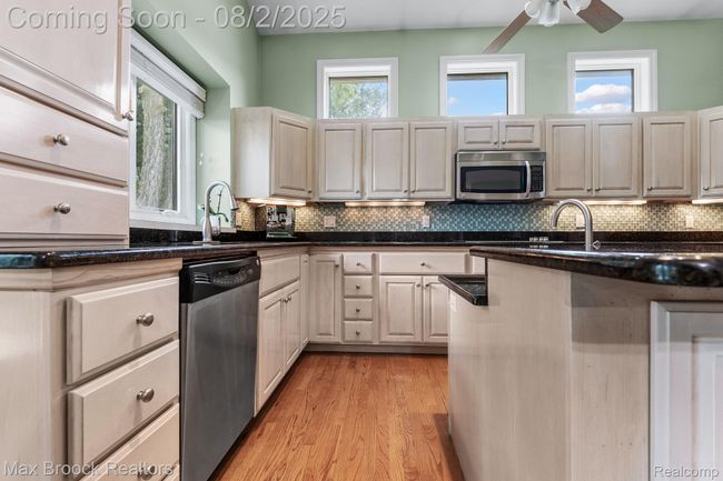 12-web-or-mls-A0103051.jpg | Image 8