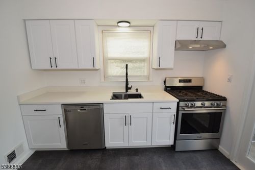 40 Glaser Ave, Raritan, NJ, 08869-2116 | Card Image