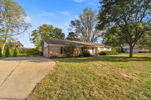 1659 Ledbury Dr, Bloomfield Hills, MI, 48304-1247 | Card Image