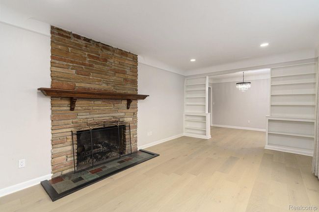 living room and dining rm | Image 20