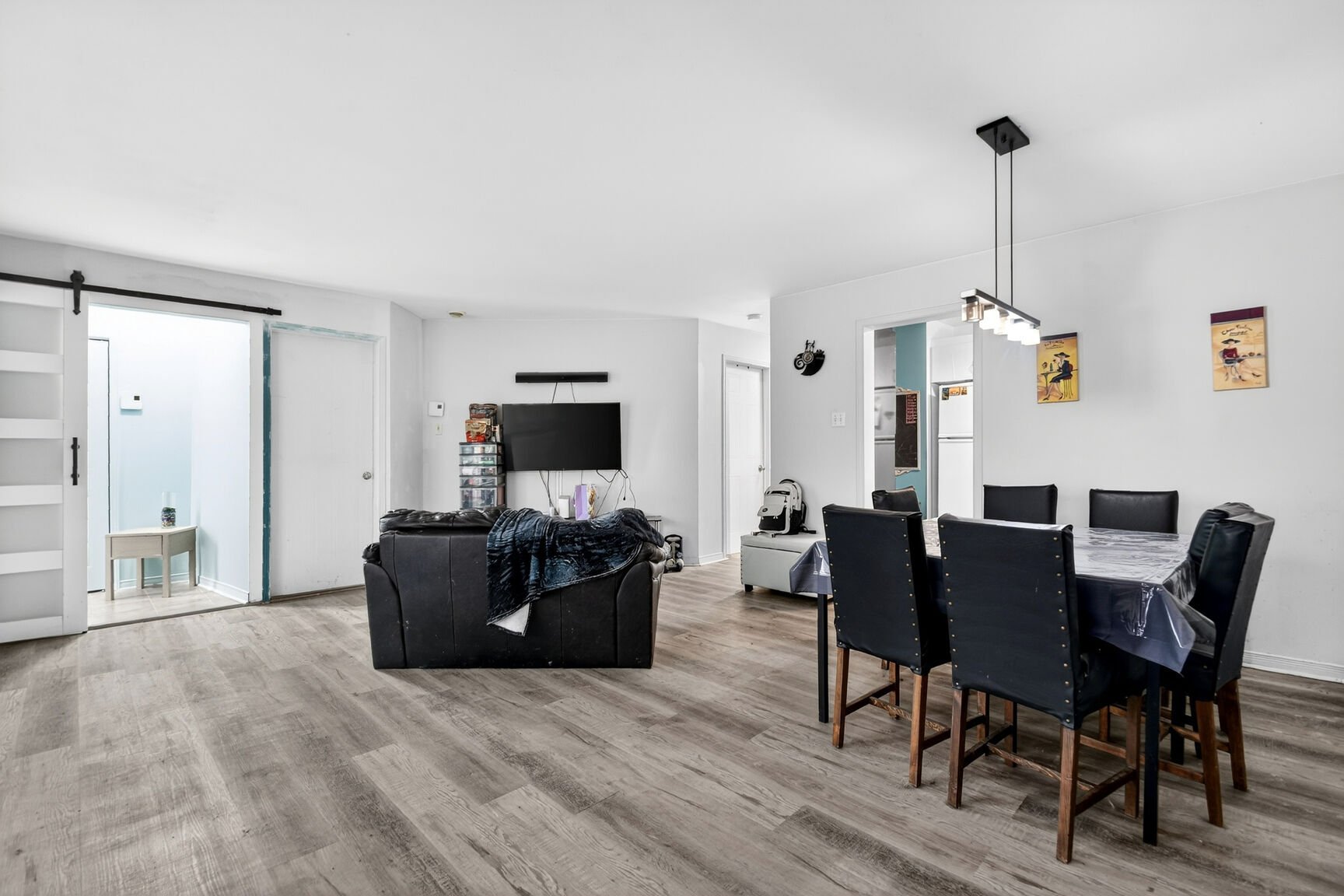 Residential in Sainte-Marthe-sur-le-Lac 3