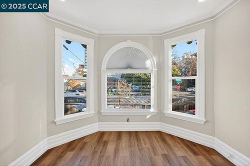 3229 Elm St, Oakland, CA, 94609-3011 | Card Image