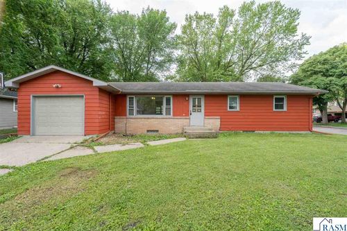 395 W Minnesota St, Le Center, MN, 56057-1005 | Card Image