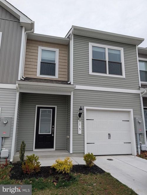 15 Bloomsbury St, FALLING WATERS, WV, 25419-7702 | Card Image