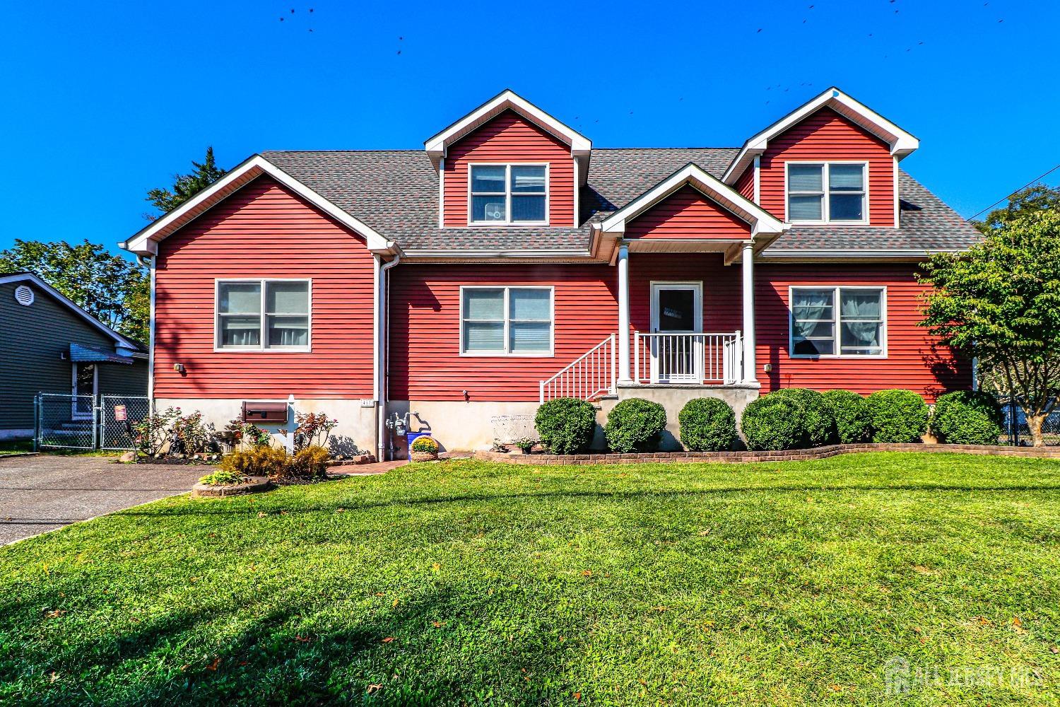 Clinton Ave, Manville, NJ 08835