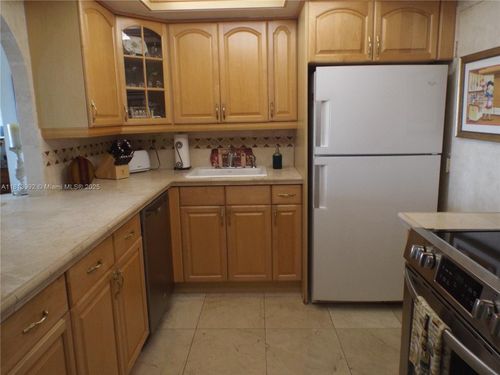 apt-613-500 Three Islands Blvd, Hallandale Beach, FL, 33009-2839 | Card Image