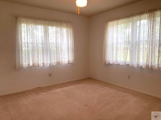 318 W Cypress St, House other with 3 bedrooms, 2 bathrooms and null parking in Bloomburg TX | Image 14