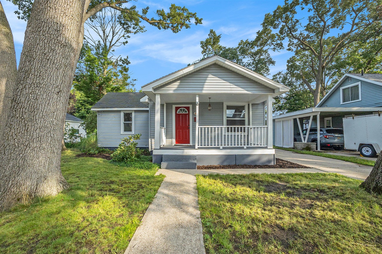 Mills Ave, Muskegon, MI 49445