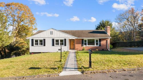 84 Ruela Dr, Naugatuck, CT, 06770-3307 | Card Image