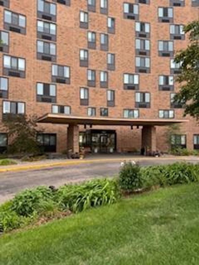 Grand Entry | Image 7