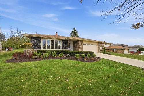 7725 Sawyer Rd, Darien, IL, 60561-4818 | Card Image