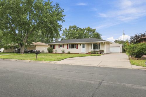 2107 Shale Ln, Eagan, MN, 55122-2061 | Card Image