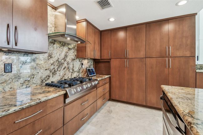 Gas cooktoop, Granite countertops, Generous cabinets and storage | Image 30