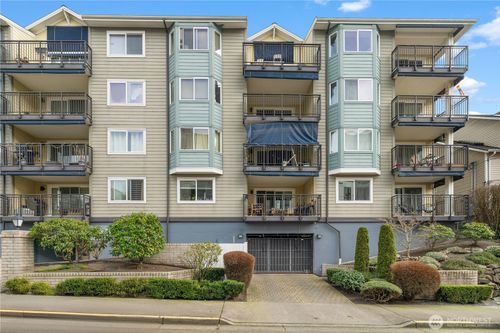 11-8720 Phinney Ave N, Seattle, WA, 98103-3766 | Card Image