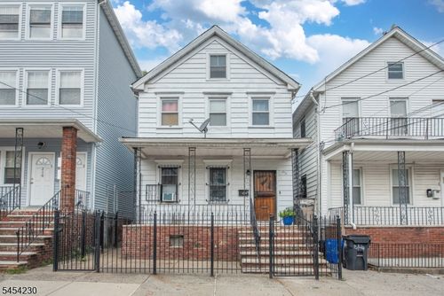 212 Garside St, Newark, NJ, 07104-2620 | Card Image