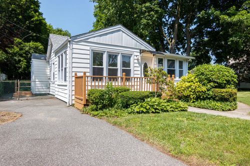 9 Montana St, Huntington, NY, 11743-4935 | Card Image